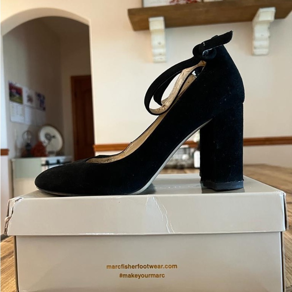 beautiful 3.5” heels with ankle strap.